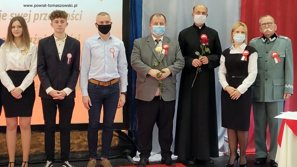 Na zdjęciu: zdjęcie z obchodów Święta Niepodległości w Zespole Szkół Ponadpodstawowych nr  6 im. Stanisława Wyspiańskiego w Tomaszowie Mazowieckim, które odbyły się we wtorek, 10 listopada 2021 roku