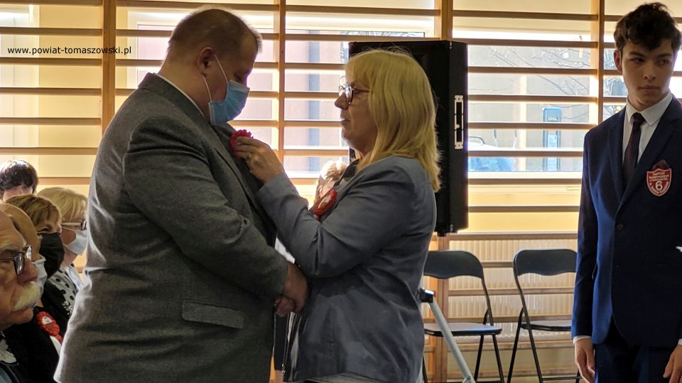 Na zdjęciu: zdjęcie z obchodów Święta Niepodległości w Zespole Szkół Ponadpodstawowych nr  6 im. Stanisława Wyspiańskiego w Tomaszowie Mazowieckim, które odbyły się we wtorek, 10 listopada 2021 roku