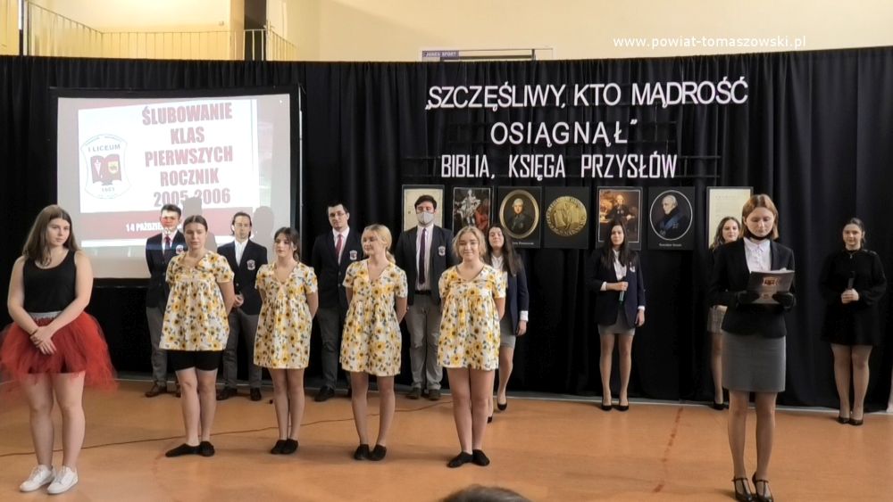 ŚWIĘTO I LO – ŚLUBOWANIE PIERWSZOKLASISTÓW I WRĘCZENIE NAGRÓD DYREKTORA
