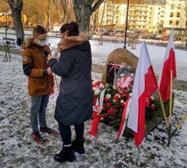 Przedstawiciele SOSW podczas obchodów 190. rocznicy wybuchu powstania listopadowego