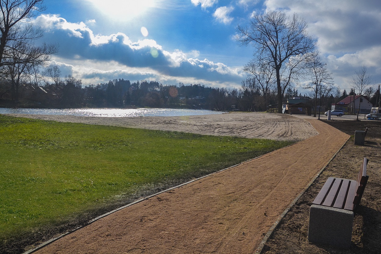 Przystań i plaża w Inowłodzu