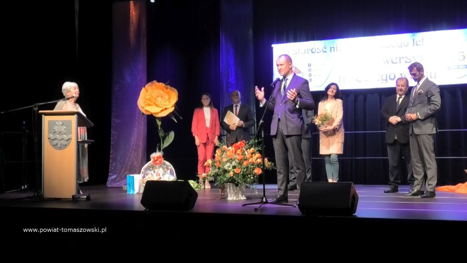 Na zdjęciu: zdjęcie z obchodów jubileuszu 15-lecia działalności Tomaszowskiego Uniwersytetu Trzeciego Wieku