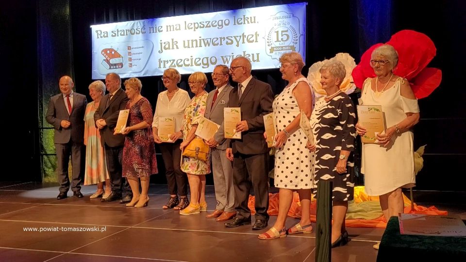 Na zdjęciu: zdjęcie z obchodów jubileuszu 15-lecia działalności Tomaszowskiego Uniwersytetu Trzeciego Wieku
