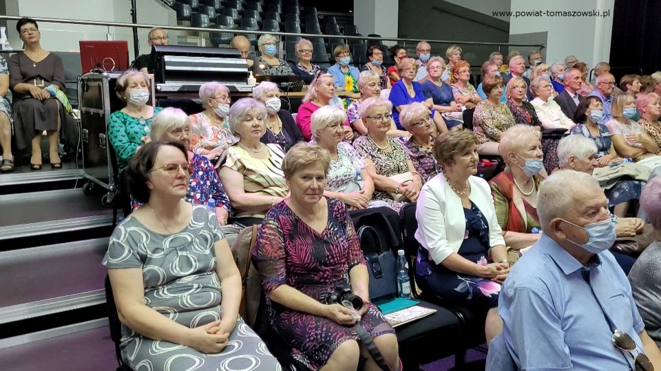 Na zdjęciu: zdjęcie z obchodów jubileuszu 15-lecia działalności Tomaszowskiego Uniwersytetu Trzeciego Wieku