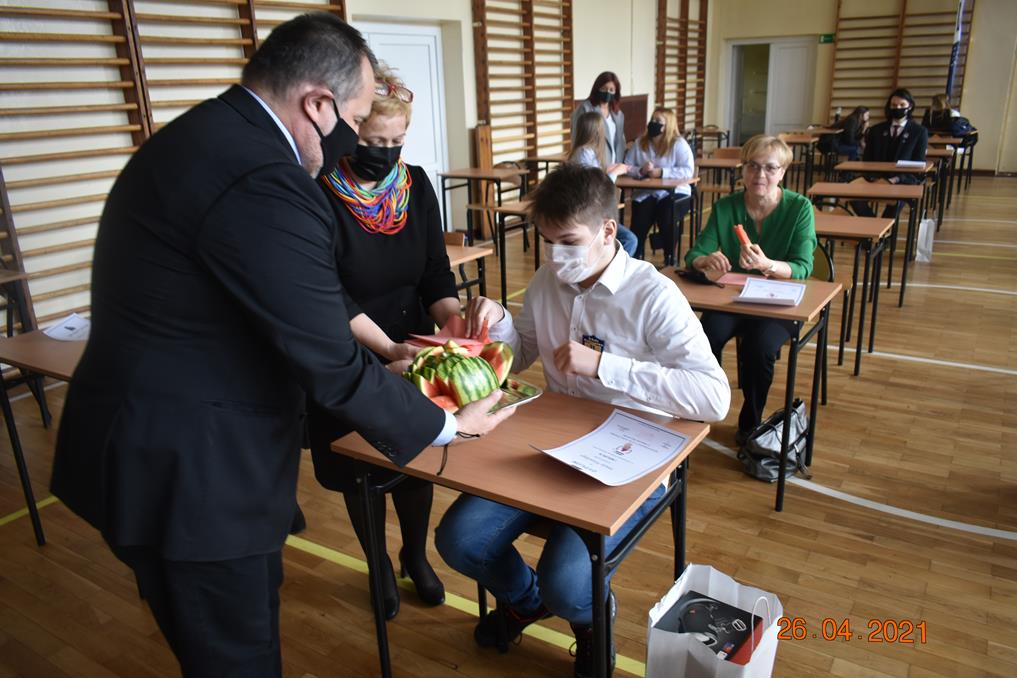 Na zdjęciu: gala finałowa I Powiatowego Konkurs Matematyczny „Arbuz do kwadratu” w II LO