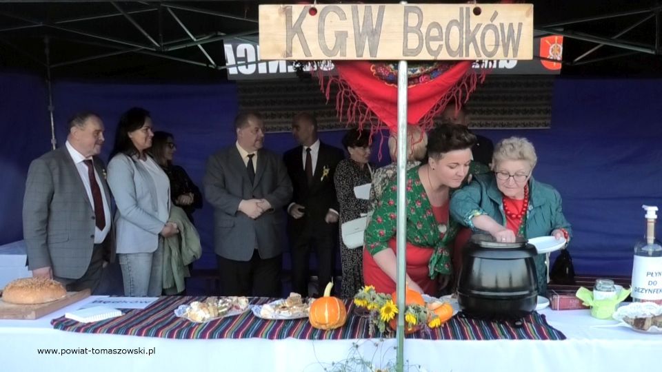 Na zdjęciu: zdjęcie z obchodów parafialno-gminnych dożynek w gminie Będków, które odbyły się w niedzielę, 5 września 2021 roku