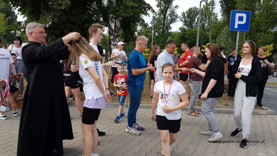 Na zdjęciu; zdjęcie z III Biegu Antoniańskiego, zorganizowanego przez Powiatowe Centrum Animacji Społecznej w Tomaszowie Mazowieckim dla uczczenia patrona miasta Tomaszowa Mazowieckiego i Powiatu Tomaszowskiego, 11 czerwca 2021