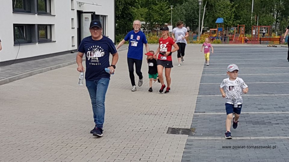 Na zdjęciu; zdjęcie z III Biegu Antoniańskiego, zorganizowanego przez Powiatowe Centrum Animacji Społecznej w Tomaszowie Mazowieckim dla uczczenia patrona miasta Tomaszowa Mazowieckiego i Powiatu Tomaszowskiego, 11 czerwca 2021