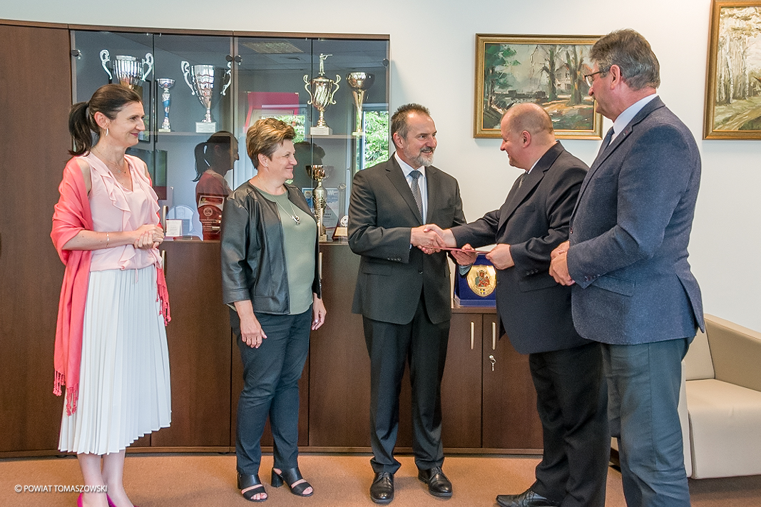 Uroczyste wręczenie Aktu powierzenia stanowiska Dyrektora II Liceum Ogólnokształcącego Uroczyste wręczenie Aktu powierzenia stanowiska Dyrektora II Liceum Ogólnokształcącego
