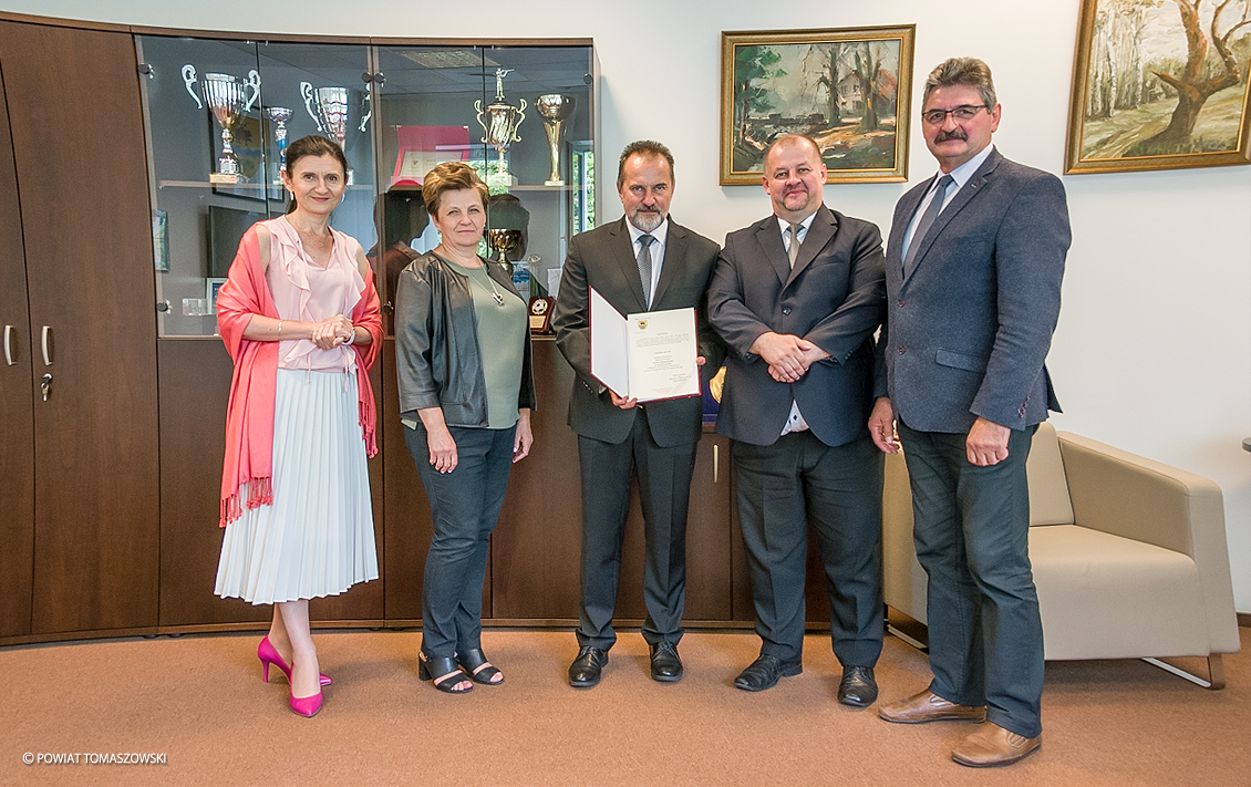 Uroczyste wręczenie Aktu powierzenia stanowiska Dyrektora II Liceum Ogólnokształcącego Uroczyste wręczenie Aktu powierzenia stanowiska Dyrektora II Liceum Ogólnokształcącego