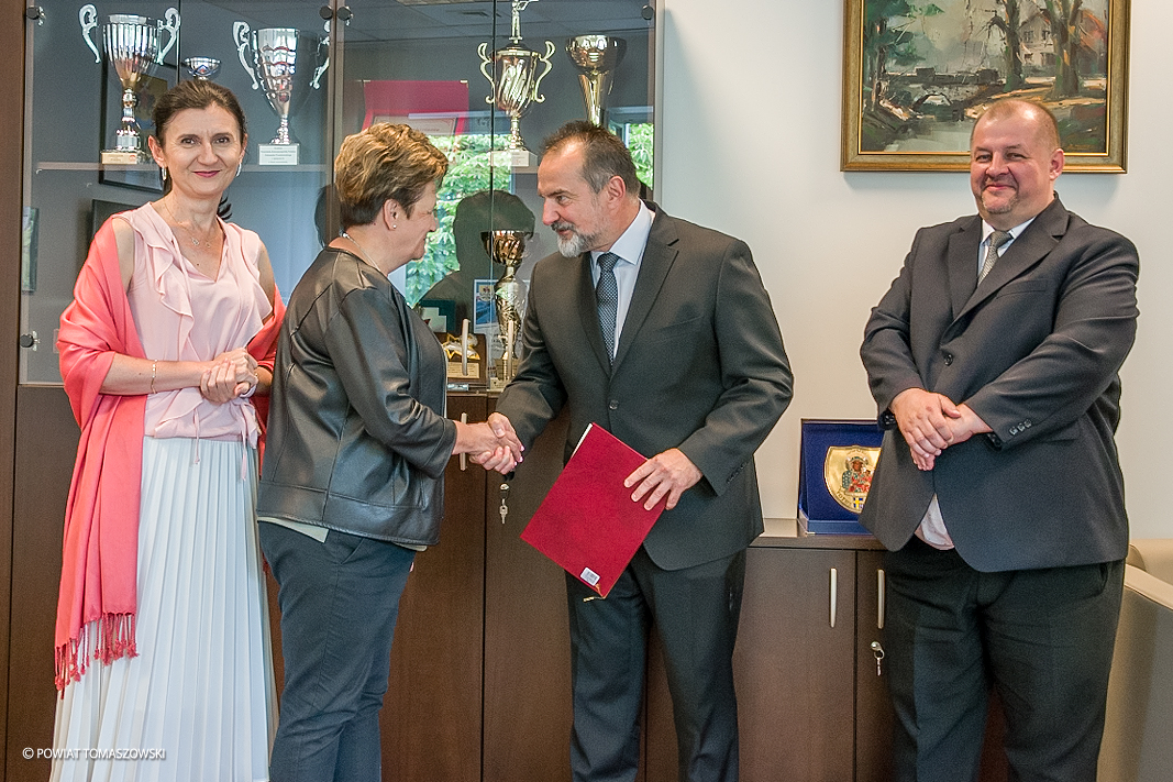 Uroczyste wręczenie Aktu powierzenia stanowiska Dyrektora II Liceum Ogólnokształcącego Uroczyste wręczenie Aktu powierzenia stanowiska Dyrektora II Liceum Ogólnokształcącego