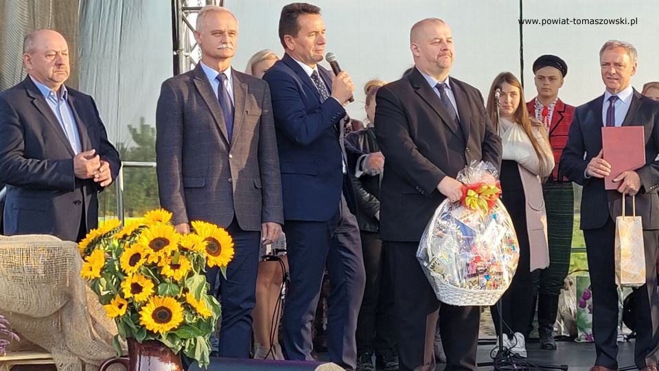 Na zdjęciu: zdjęcie z obchodów 10-lecia Gminnego Zespołu Dziecięcego „Cekinki”, które odbyło się w Brzustowie 2 października 2021 roku