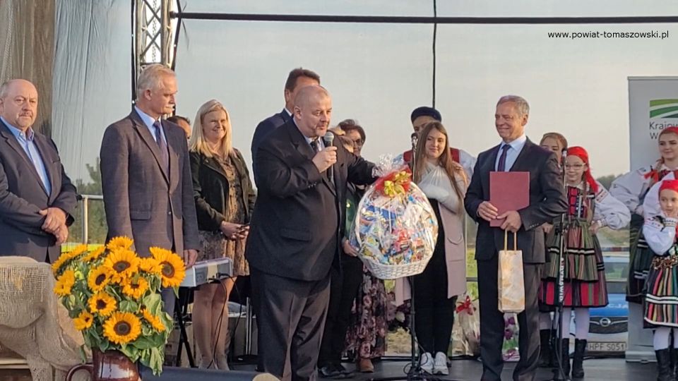 Na zdjęciu: zdjęcie z obchodów 10-lecia Gminnego Zespołu Dziecięcego „Cekinki”, które odbyło się w Brzustowie 2 października 2021 roku