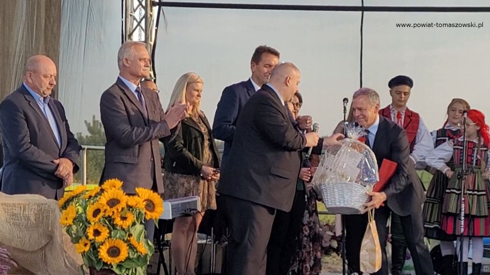 Na zdjęciu: zdjęcie z obchodów 10-lecia Gminnego Zespołu Dziecięcego „Cekinki”, które odbyło się w Brzustowie 2 października 2021 roku