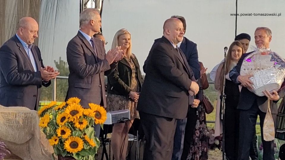 Na zdjęciu: zdjęcie z obchodów 10-lecia Gminnego Zespołu Dziecięcego „Cekinki”, które odbyło się w Brzustowie 2 października 2021 roku