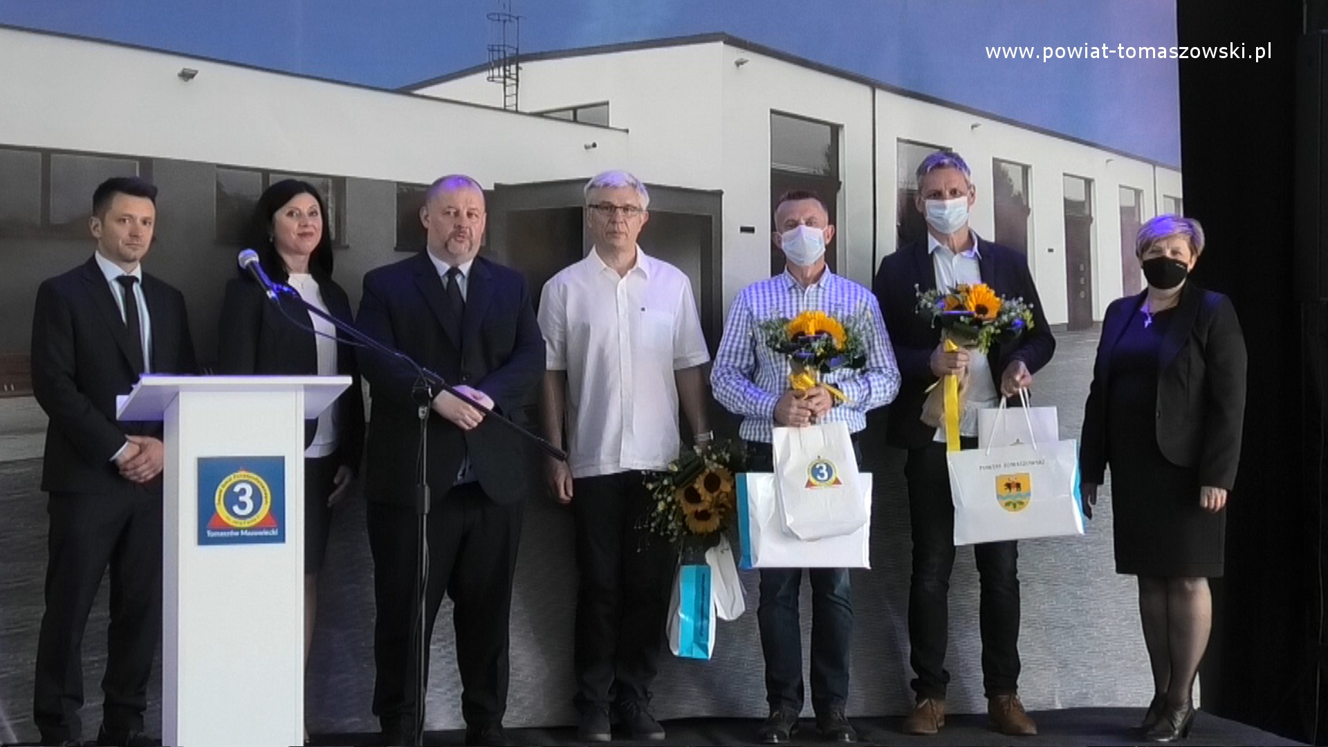 Na zdjęciu: zdjęcie z uroczystego otwarcia Centrum Kształcenia Zawodowego przy Zespole Szkół Ponadpodstawowych im. Jana Pawła II w Tomaszowie Mazowieckim, z udziałem Premiera Mateusza Morawieckiego, które odbyło się 7 czerwca 2021 roku
