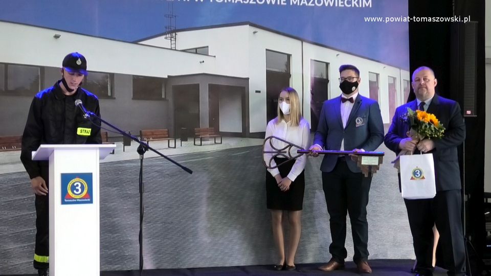 Na zdjęciu: zdjęcie z uroczystego otwarcia Centrum Kształcenia Zawodowego przy Zespole Szkół Ponadpodstawowych im. Jana Pawła II w Tomaszowie Mazowieckim, z udziałem Premiera Mateusza Morawieckiego, które odbyło się 7 czerwca 2021 roku