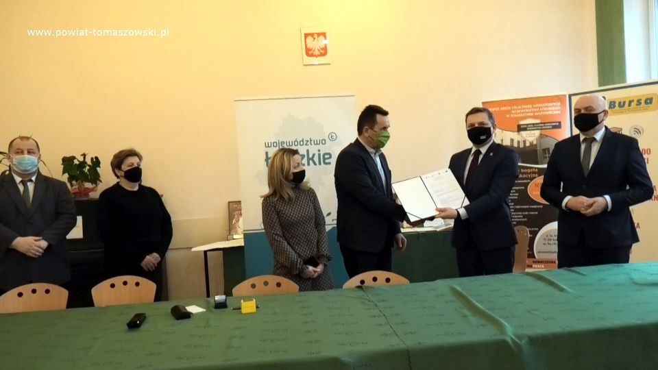 Podpisana umowa na termomodernizację budynku Publicznej Szkoły Podstawowej w Brzustowie