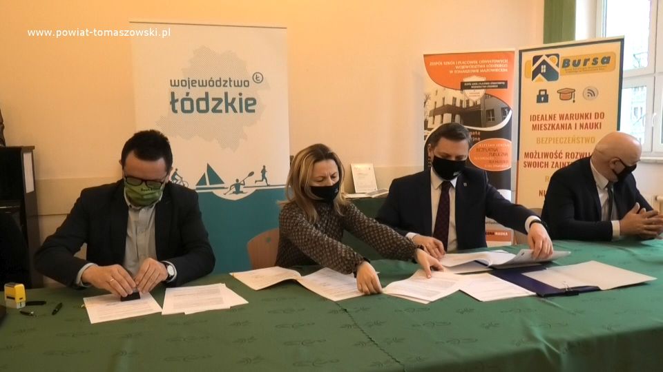Podpisana umowa na termomodernizację budynku Publicznej Szkoły Podstawowej w Brzustowie