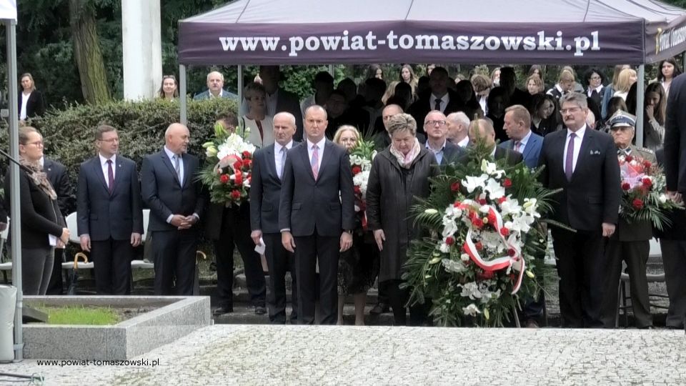 Na zdjęciu: zdjęcie z uroczystości na Cmentarzu Wojennym w Tomaszowie Mazowieckim, w 82. rocznicę wybuchu II wojny światowej i walk o Tomaszów Mazowiecki, które odbyły się 1 września 2021 roku