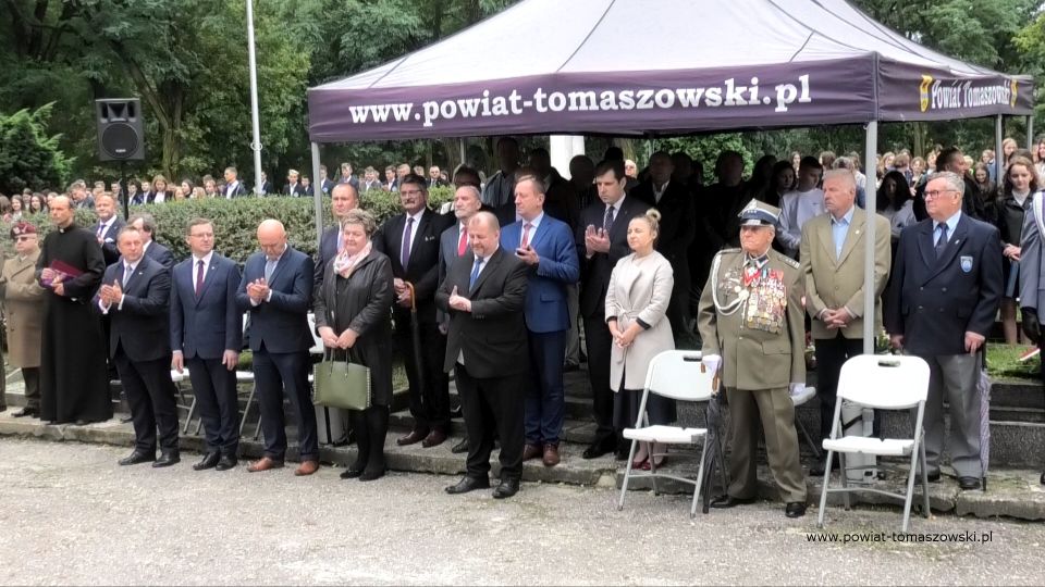 Na zdjęciu: zdjęcie z uroczystości na Cmentarzu Wojennym w Tomaszowie Mazowieckim, w 82. rocznicę wybuchu II wojny światowej i walk o Tomaszów Mazowiecki, które odbyły się 1 września 2021 roku