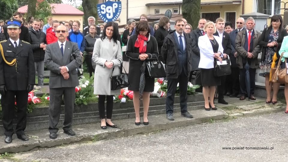 Na zdjęciu: zdjęcie z uroczystości na Cmentarzu Wojennym w Tomaszowie Mazowieckim, w 82. rocznicę wybuchu II wojny światowej i walk o Tomaszów Mazowiecki, które odbyły się 1 września 2021 roku