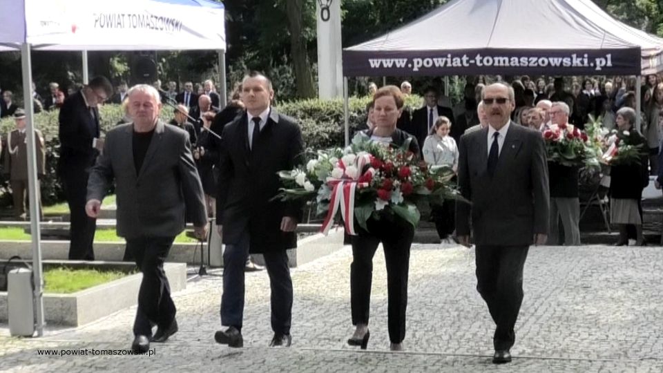 Na zdjęciu: zdjęcie z uroczystości na Cmentarzu Wojennym w Tomaszowie Mazowieckim, w 82. rocznicę wybuchu II wojny światowej i walk o Tomaszów Mazowiecki, które odbyły się 1 września 2021 roku