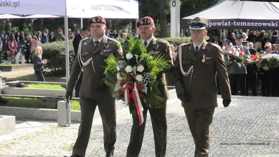 Na zdjęciu: zdjęcie z uroczystości na Cmentarzu Wojennym w Tomaszowie Mazowieckim, w 82. rocznicę wybuchu II wojny światowej i walk o Tomaszów Mazowiecki, które odbyły się 1 września 2021 roku