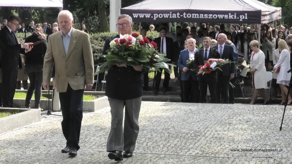 Na zdjęciu: zdjęcie z uroczystości na Cmentarzu Wojennym w Tomaszowie Mazowieckim, w 82. rocznicę wybuchu II wojny światowej i walk o Tomaszów Mazowiecki, które odbyły się 1 września 2021 roku