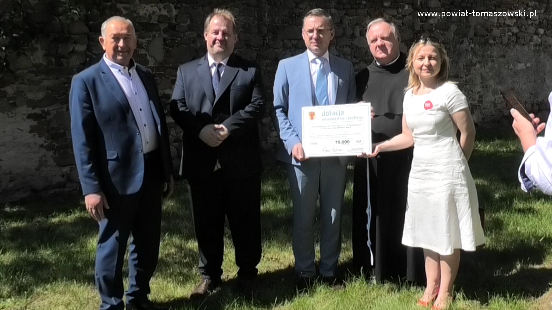 Dotacje na odrestaurowanie trzech zabytkowych  kościołów z powiatu tomaszowskiego