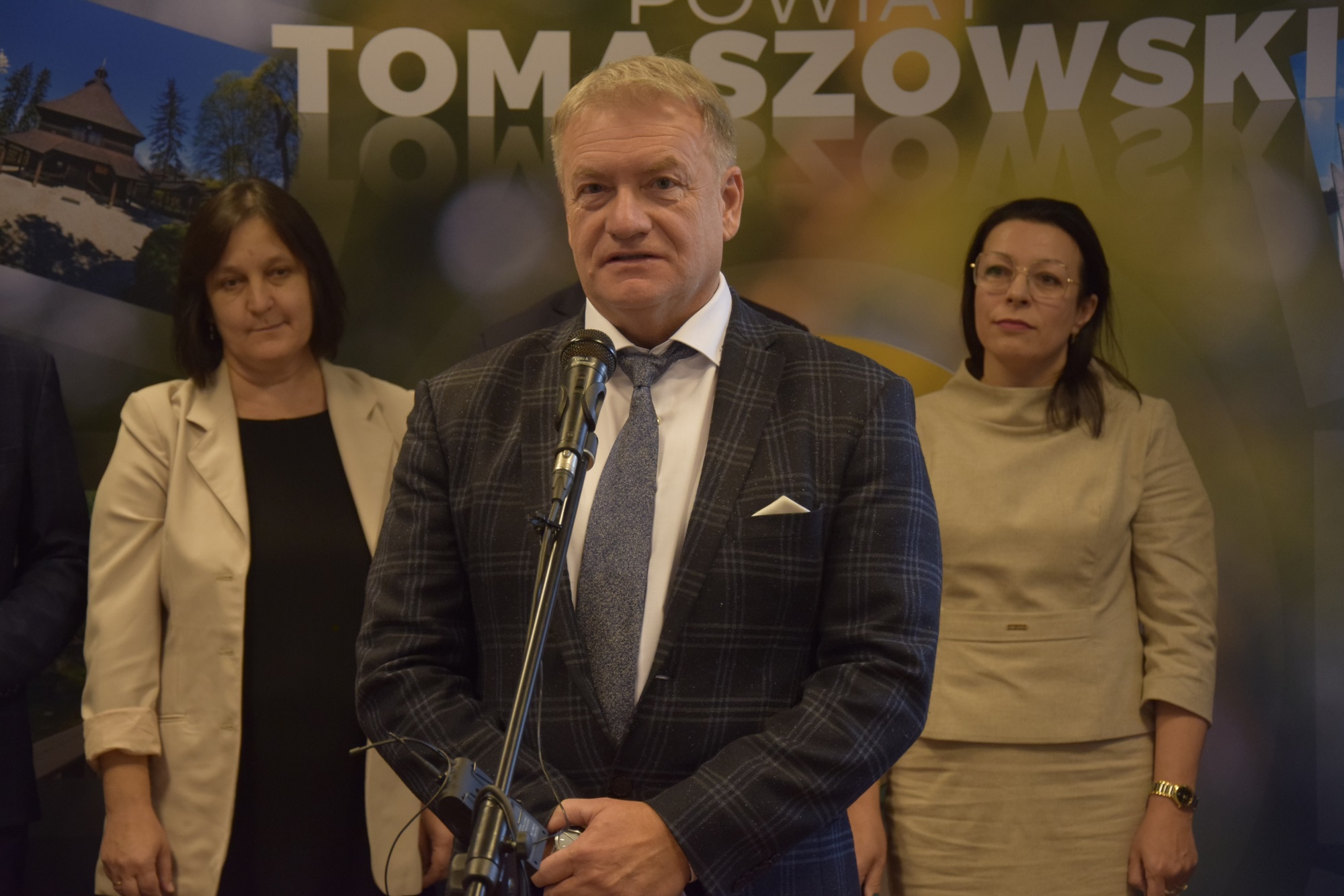 Radny Rady Powiatu Tomasz Zdonek zabiera głos