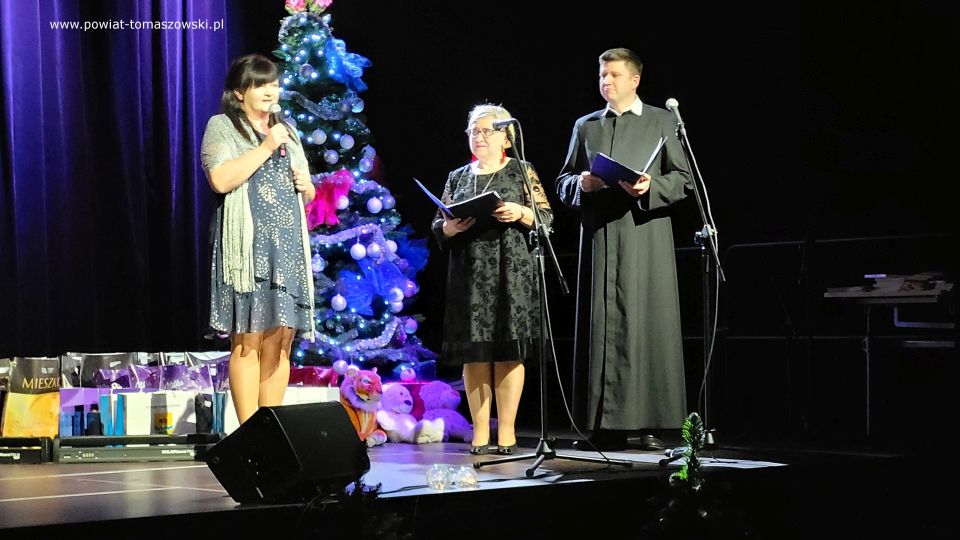 Na zdjęciu: uczestnicy XI Tomaszowskiego Festiwalu Kolęd i Pastorałek, którego koncert finałowy odbył się w Powiatowym Centrum Animacji Społecznej w Tomaszowie Mazowieckim w niedzielę, 16 stycznia 2022 roku Na zdjęciu: uczestnicy XI Tomaszowskiego Festiwalu Kolęd i Pastorałek, którego koncert finałowy odbył się w Powiatowym Centrum Animacji Społecznej w Tomaszowie Mazowieckim w niedzielę, 16 stycznia 2022 roku