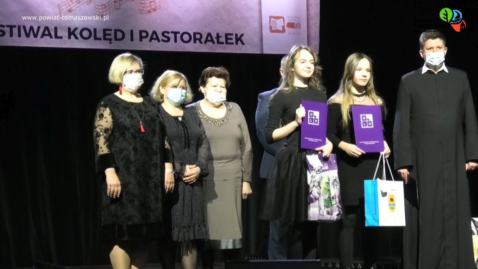 Na zdjęciu: uczestnicy XI Tomaszowskiego Festiwalu Kolęd i Pastorałek, którego koncert finałowy odbył się w Powiatowym Centrum Animacji Społecznej w Tomaszowie Mazowieckim w niedzielę, 16 stycznia 2022 roku Na zdjęciu: uczestnicy XI Tomaszowskiego Festiwalu Kolęd i Pastorałek, którego koncert finałowy odbył się w Powiatowym Centrum Animacji Społecznej w Tomaszowie Mazowieckim w niedzielę, 16 stycznia 2022 roku