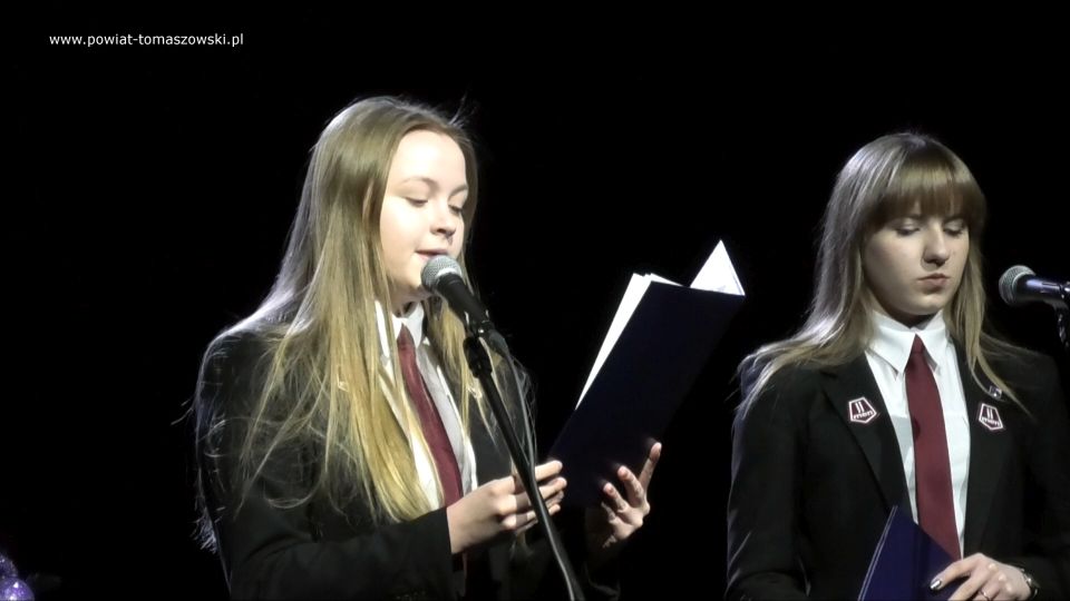 Na zdjęciu: uczestnicy XI Tomaszowskiego Festiwalu Kolęd i Pastorałek, którego koncert finałowy odbył się w Powiatowym Centrum Animacji Społecznej w Tomaszowie Mazowieckim w niedzielę, 16 stycznia 2022 roku Na zdjęciu: uczestnicy XI Tomaszowskiego Festiwalu Kolęd i Pastorałek, którego koncert finałowy odbył się w Powiatowym Centrum Animacji Społecznej w Tomaszowie Mazowieckim w niedzielę, 16 stycznia 2022 roku