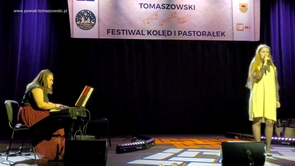 Na zdjęciu: uczestnicy XI Tomaszowskiego Festiwalu Kolęd i Pastorałek, którego koncert finałowy odbył się w Powiatowym Centrum Animacji Społecznej w Tomaszowie Mazowieckim w niedzielę, 16 stycznia 2022 roku Na zdjęciu: uczestnicy XI Tomaszowskiego Festiwalu Kolęd i Pastorałek, którego koncert finałowy odbył się w Powiatowym Centrum Animacji Społecznej w Tomaszowie Mazowieckim w niedzielę, 16 stycznia 2022 roku