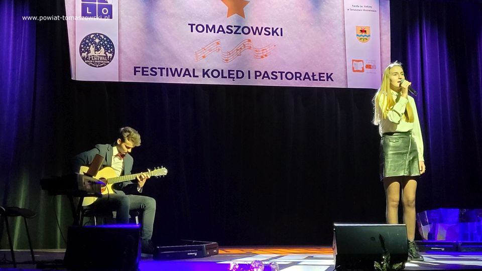 Na zdjęciu: uczestnicy XI Tomaszowskiego Festiwalu Kolęd i Pastorałek, którego koncert finałowy odbył się w Powiatowym Centrum Animacji Społecznej w Tomaszowie Mazowieckim w niedzielę, 16 stycznia 2022 roku Na zdjęciu: uczestnicy XI Tomaszowskiego Festiwalu Kolęd i Pastorałek, którego koncert finałowy odbył się w Powiatowym Centrum Animacji Społecznej w Tomaszowie Mazowieckim w niedzielę, 16 stycznia 2022 roku