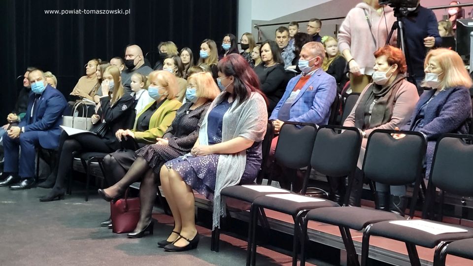Na zdjęciu: uczestnicy XI Tomaszowskiego Festiwalu Kolęd i Pastorałek, którego koncert finałowy odbył się w Powiatowym Centrum Animacji Społecznej w Tomaszowie Mazowieckim w niedzielę, 16 stycznia 2022 roku Na zdjęciu: uczestnicy XI Tomaszowskiego Festiwalu Kolęd i Pastorałek, którego koncert finałowy odbył się w Powiatowym Centrum Animacji Społecznej w Tomaszowie Mazowieckim w niedzielę, 16 stycznia 2022 roku