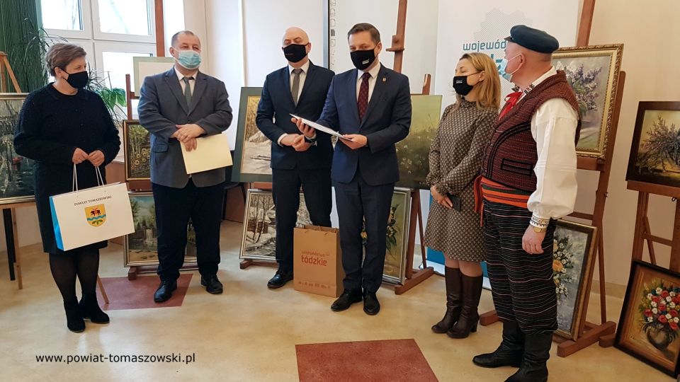 Medal Zasłużony Kulturze - Gloria Artis dla Romana Wojciechowskiego, twórcy ludowego z powiatu tomaszowskiego