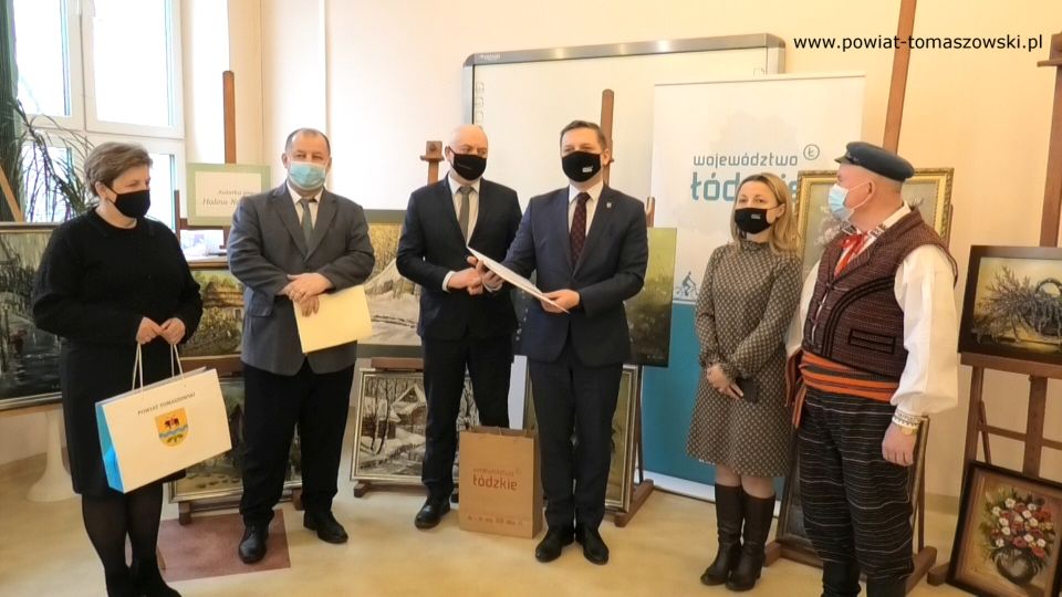Medal Zasłużony Kulturze - Gloria Artis dla Romana Wojciechowskiego, twórcy ludowego z powiatu tomaszowskiego