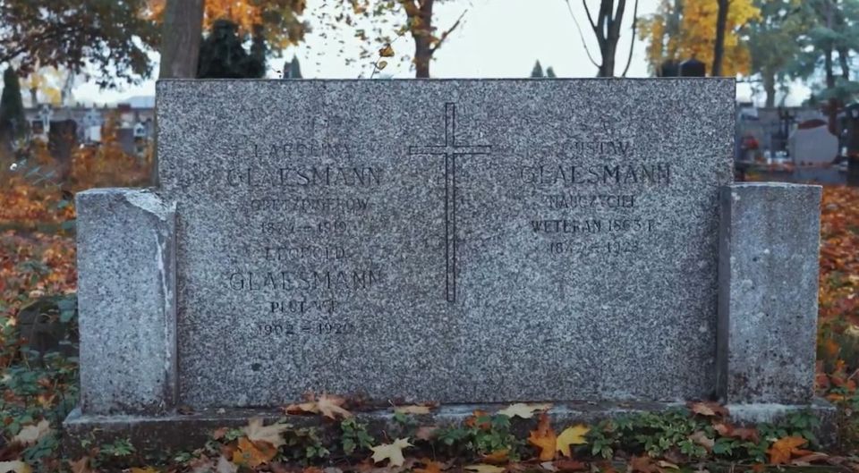 Na zdjęciu: nagrobek ppor. Gustava Glaesmanna, weterana powstania 1863 r. i jego syna plut. Leopolda Glaesmanna poległego w wojnie polsko- bolszewickiej w 1920 roku. Zaproszenie do udziału w 23. Kweście Cmentarnej Ratujmy groby zasłużonych tomaszowian