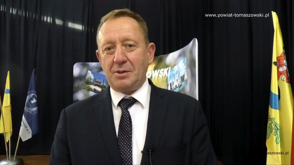 Na zdjęciu: Robert Telus – poseł na Sejm RP, podczas konferencji prasowej, która odbyła się w Zespole Szkół Ponadpodstawowych nr 1 im. Tadeusza Kościuszki w Tomaszowie Mazowieckim, dotyczącej rozwoju oświaty w powiecie tomaszowskim