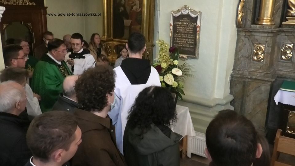 Na zdjęciu: zdjęcie z mszy świętej w pierwszą rocznicę śmierci księdza Marka Zienkiewicza, wieloletniego proboszcza parafii Świętej Anny w Smardzewicach