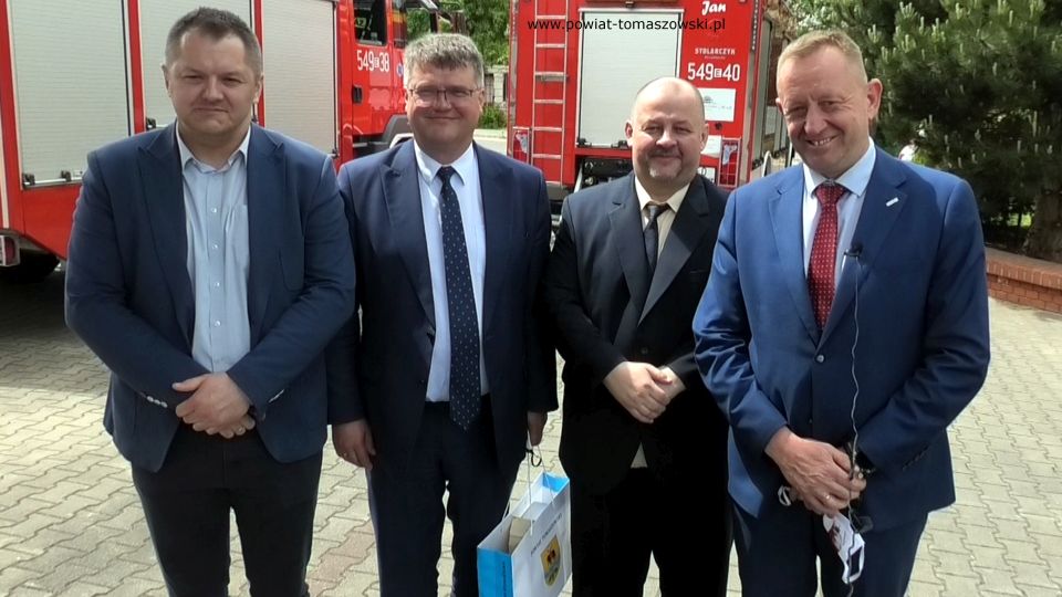 Na zdjęciu: od prawej: Robert Telus - poseł na Sejm RP, wiceprzewodniczący parlamentarnego zespołu strażaków, Mariusz Węgrzynowski – Starosta Powiatu Tomaszowskiego, Maciej Wąsik - sekretarz stanu w Ministerstwie Spraw Wewnętrznych i Administracji, Rafał Ambrozik – senator RP, podczas konsultacji społecznych dotyczących projektu ustawy o ochotniczej straży pożarnej, która odbyła się 2 czerwca 2021 roku w OSP Przesiadłów Na zdjęciu: od prawej: Robert Telus - poseł na Sejm RP, wiceprzewodniczący parlamentarnego zespołu strażaków, Mariusz Węgrzynowski – Starosta Powiatu Tomaszowskiego, Maciej Wąsik - sekretarz stanu w Ministerstwie Spraw Wewnętrznych i Administracji, Rafał Ambrozik – senator RP, podczas konsultacji społecznych dotyczących projektu ustawy o ochotniczej straży pożarnej, która odbyła się 2 czerwca 2021 roku w OSP Przesiadłów