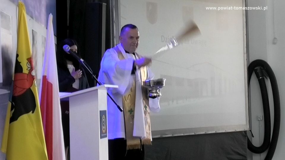 Na zdjęciu: zdjęcie z uroczystego otwarcia Centrum Kształcenia Zawodowego przy Zespole Szkół Ponadpodstawowych im. Jana Pawła II w Tomaszowie Mazowieckim, z udziałem Premiera Mateusza Morawieckiego, które odbyło się 7 czerwca 2021 roku