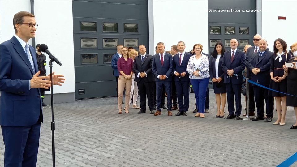 Na zdjęciu: zdjęcie z uroczystego otwarcia Centrum Kształcenia Zawodowego przy Zespole Szkół Ponadpodstawowych im. Jana Pawła II w Tomaszowie Mazowieckim, z udziałem Premiera Mateusza Morawieckiego, które odbyło się 7 czerwca 2021 roku