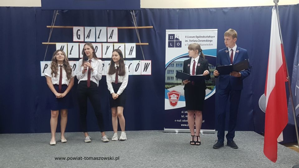 zdjęcie z gali finałowej „Młodzi Przedsiębiorcy 2020/2021” w II  Liceum Ogólnokształcącym im. Stefana Żeromskiego w Tomaszowie Mazowieckim