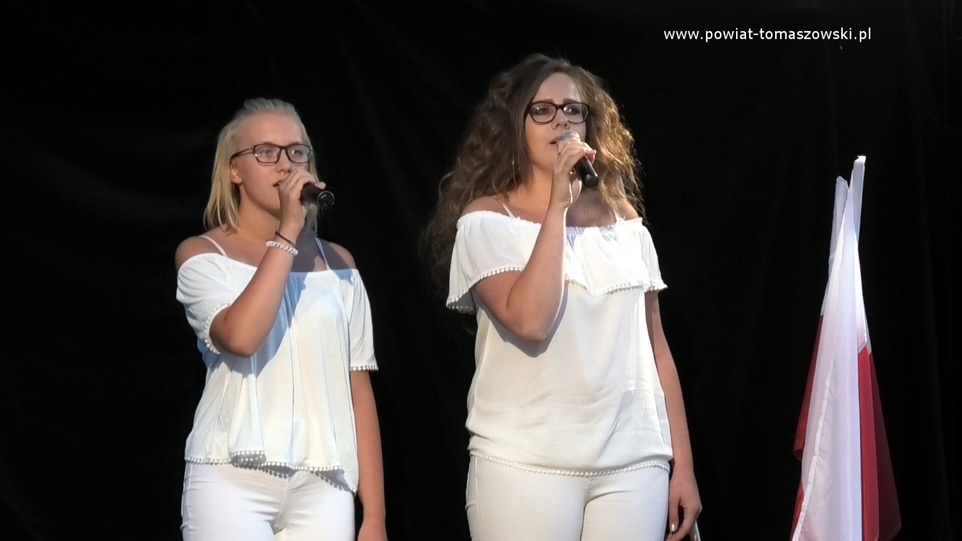 Minirecital piosenek patriotycznych i projekcja filmu „Kanał” w 76. rocznicę wybuchu Powstania Warszawskiego Minirecital piosenek patriotycznych i projekcja filmu „Kanał” w 76. rocznicę wybuchu Powstania Warszawskiego
