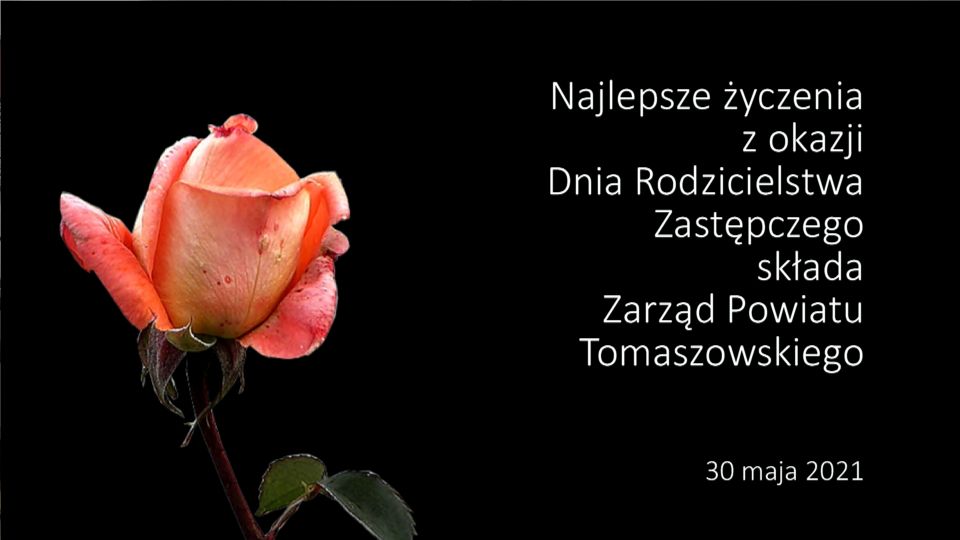 Na zdjęciu: życzenia od Zarządu Powiatu Tomaszowskiego z okazji Dnia Rodzicielstwa Zastępczego