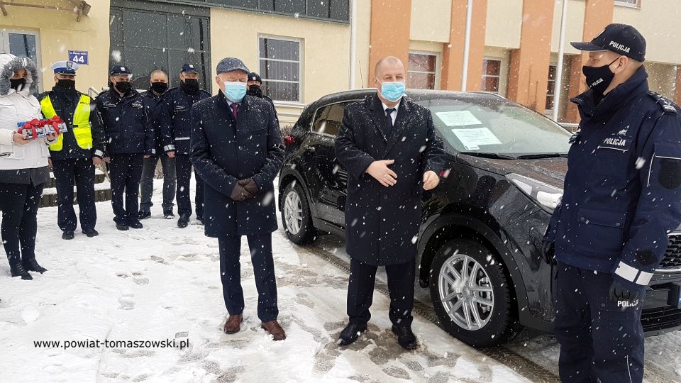 Nowy samochód dla Policji z dofinansowaniem Powiatu Tomaszowskiego i Gminy Tomaszów Mazowiecki