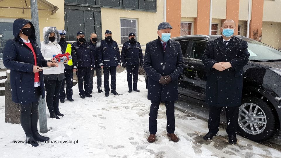 Nowy samochód dla Policji z dofinansowaniem Powiatu Tomaszowskiego i Gminy Tomaszów Mazowiecki